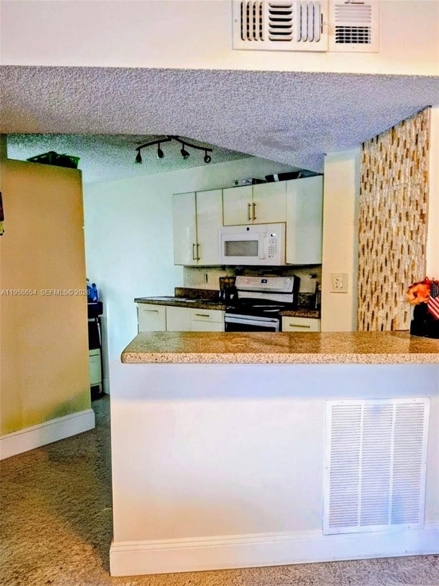 8801 Wiles Rd #208, Coral Springs FL 33067