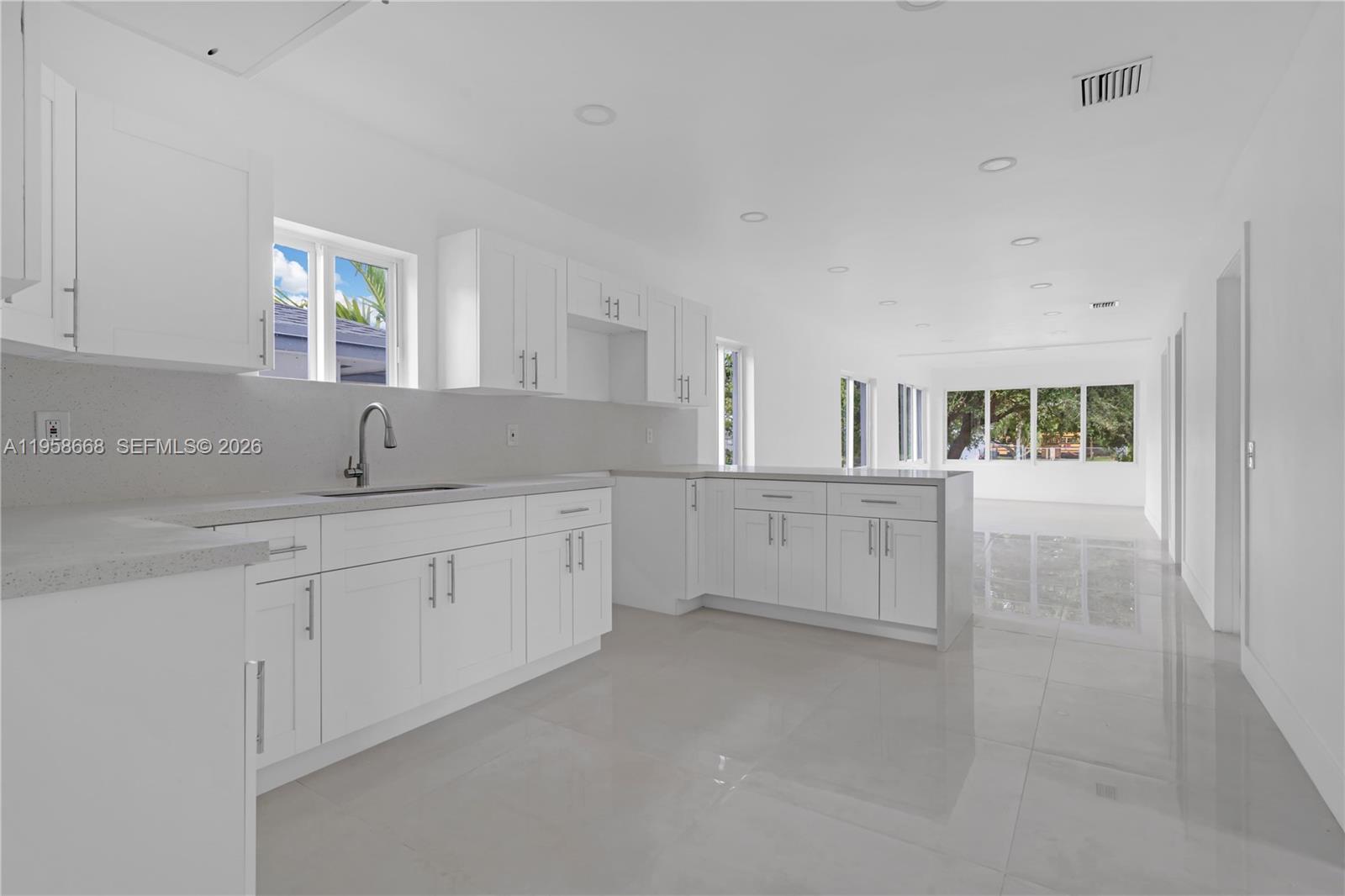 667 NW 14th St, Florida City FL 33034