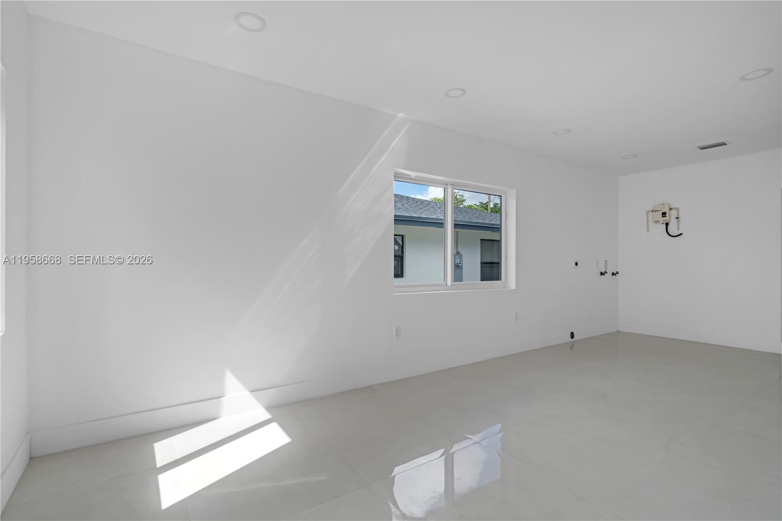 667 NW 14th St, Florida City FL 33034