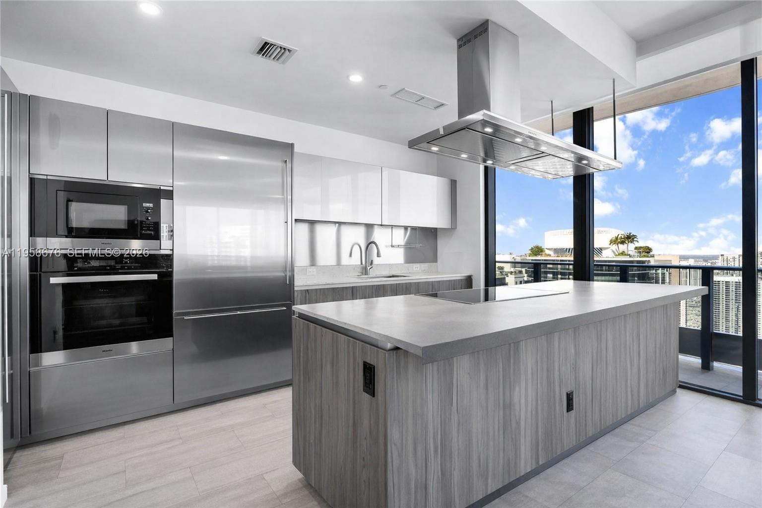 1000 Brickell Plz #PH5408, Miami FL 33131