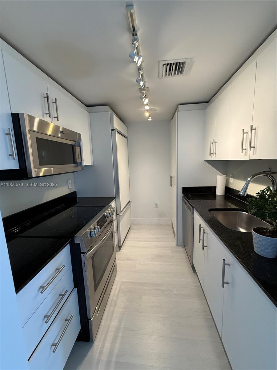 10275 Collins Ave #420, Bal Harbour FL 33154