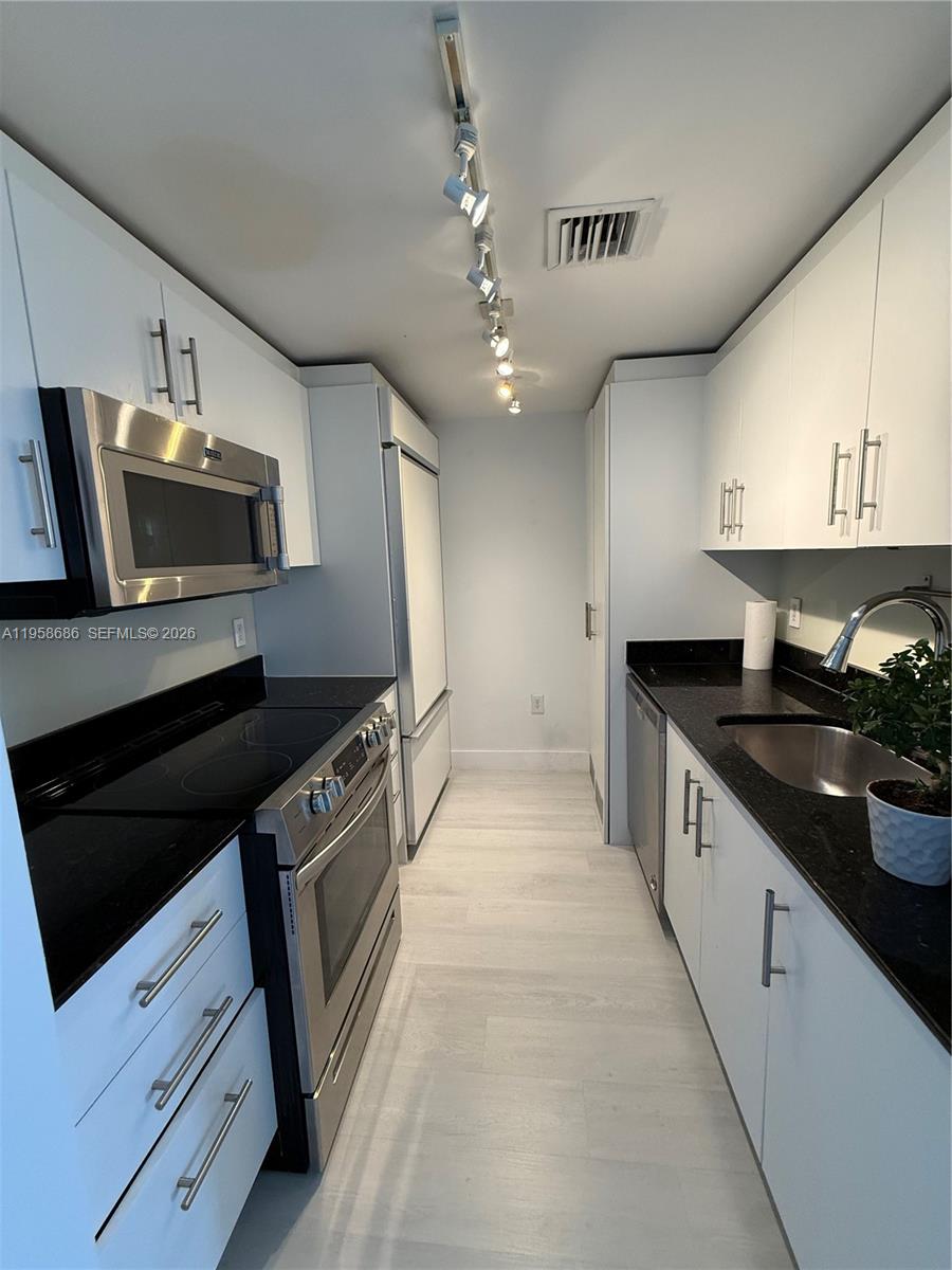 10275 Collins Ave #420, Bal Harbour FL 33154