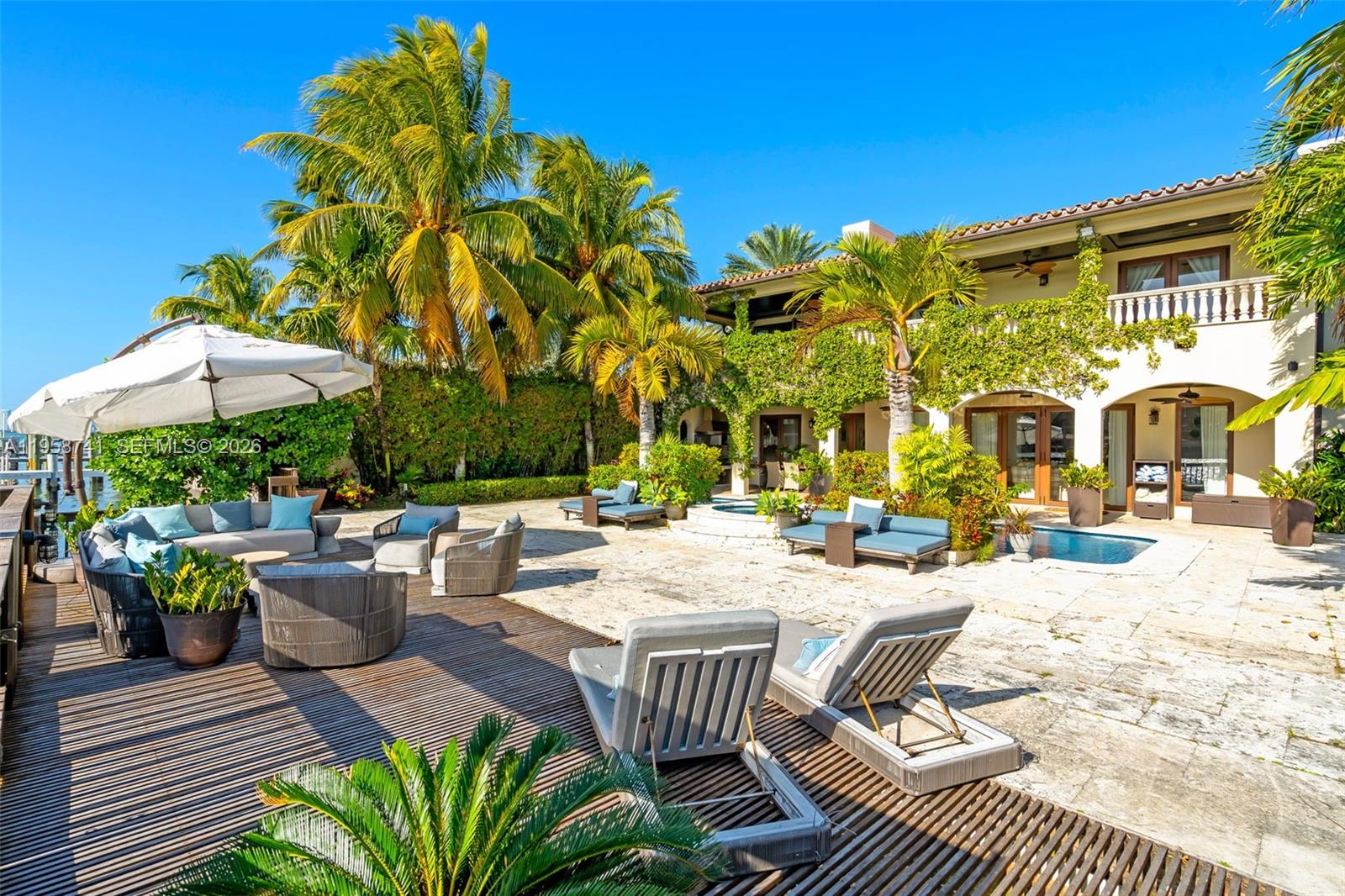 1398 Bay Dr, Miami Beach FL 33141