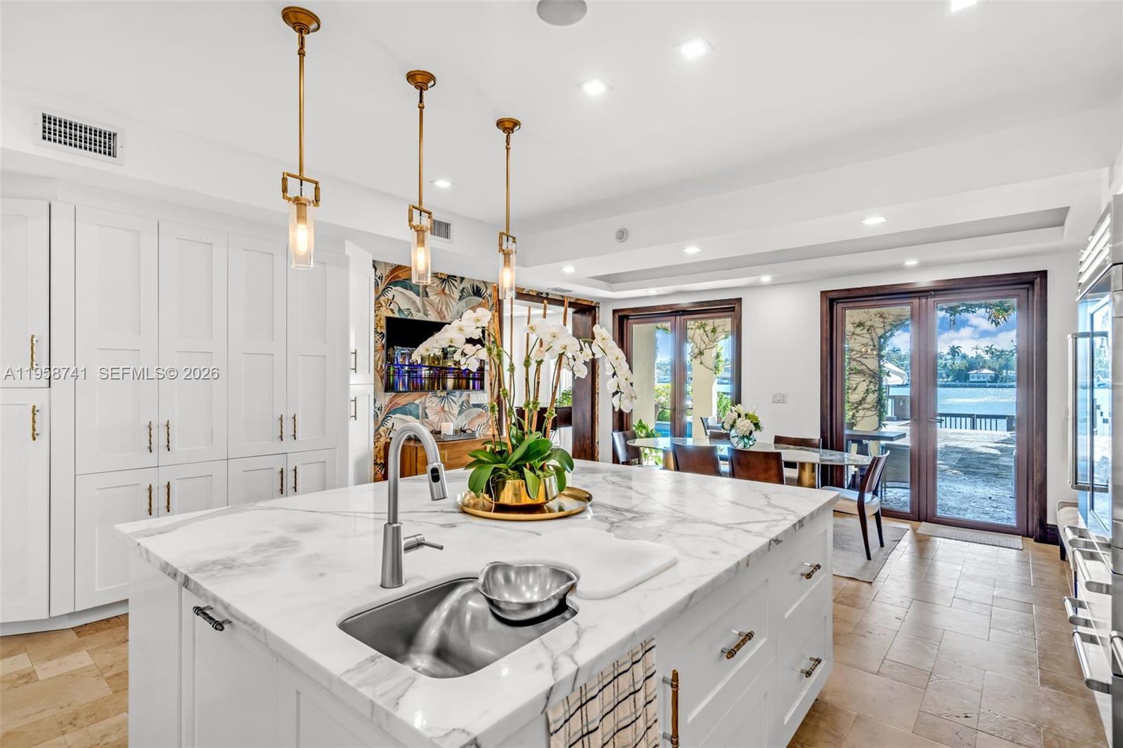 1398 Bay Dr, Miami Beach FL 33141