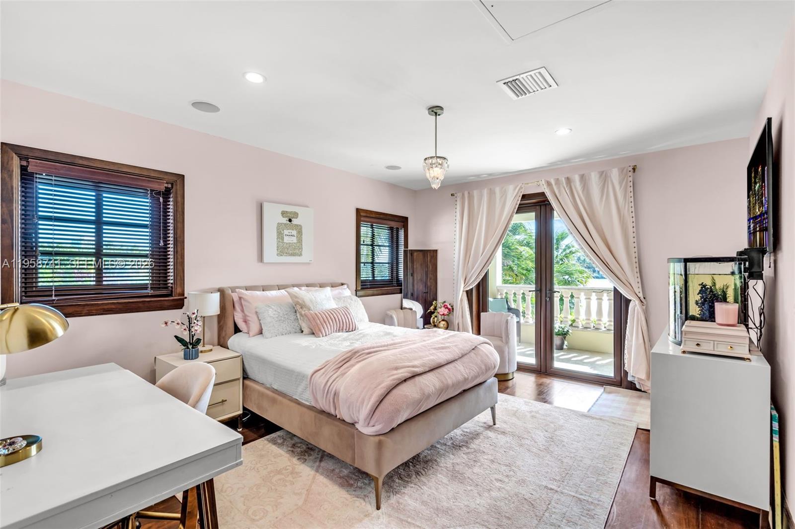 1398 Bay Dr, Miami Beach FL 33141