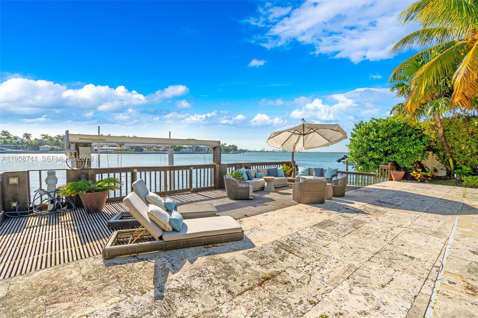 1398 Bay Dr, Miami Beach FL 33141