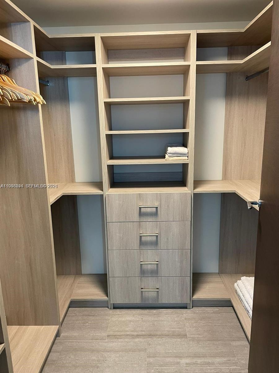 1000 Brickell Plaza #2809, Miami FL 33131