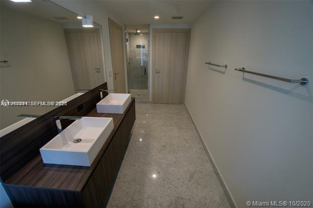 1000 Brickell Plaza #2809, Miami FL 33131