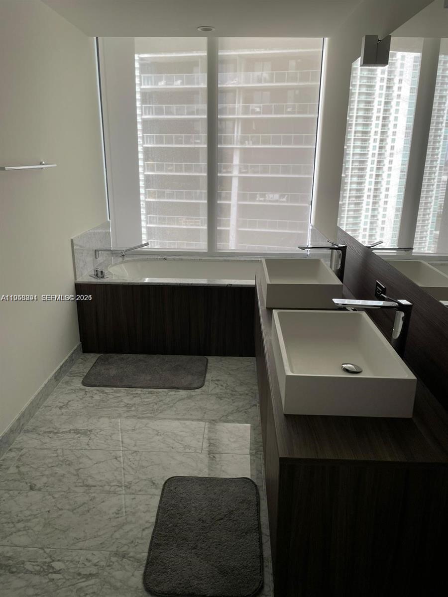 1000 Brickell Plaza #2809, Miami FL 33131