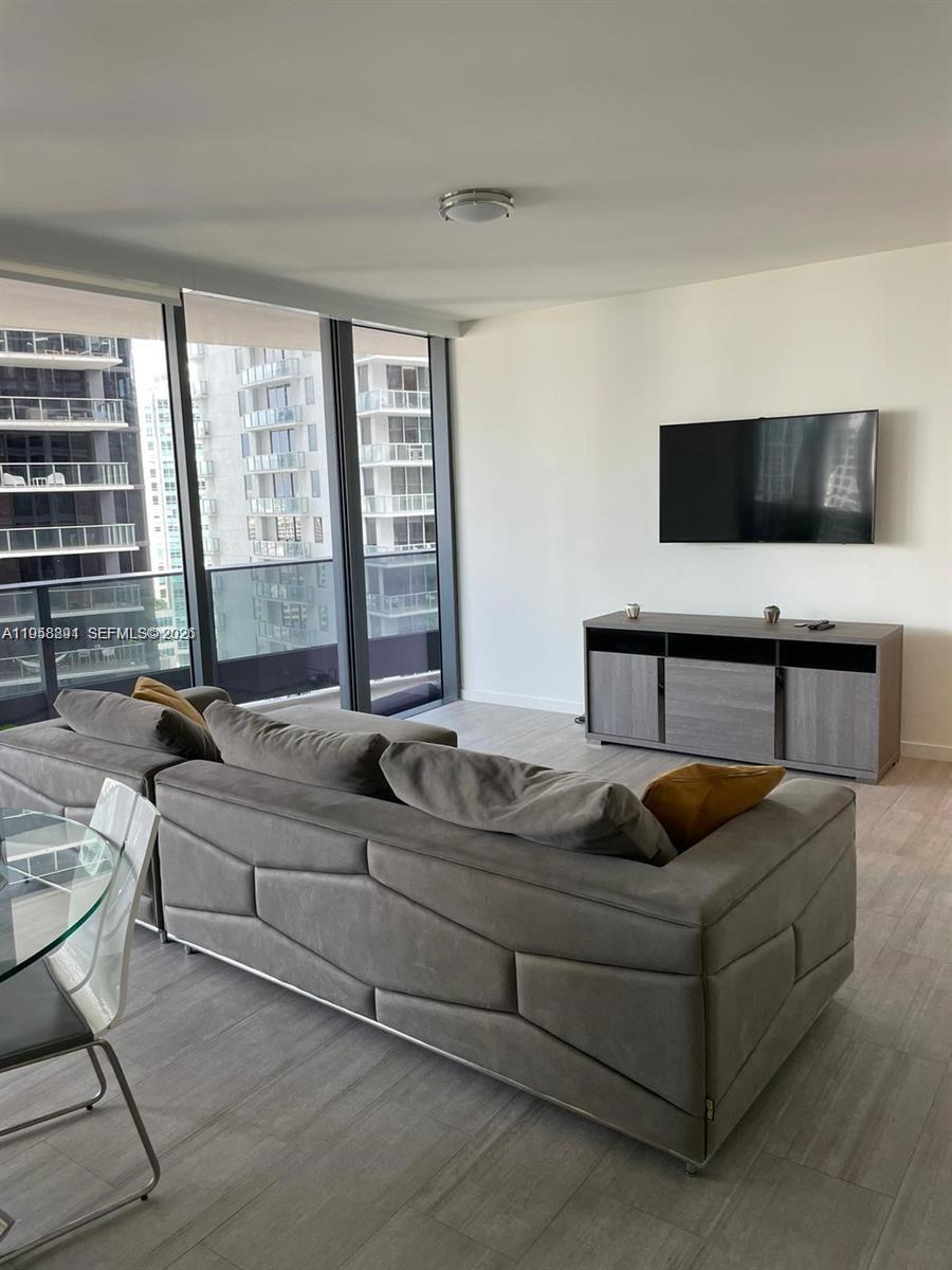 1000 Brickell Plaza #2809, Miami FL 33131