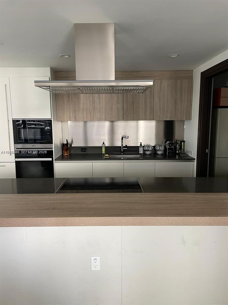 1000 Brickell Plaza #2809, Miami FL 33131