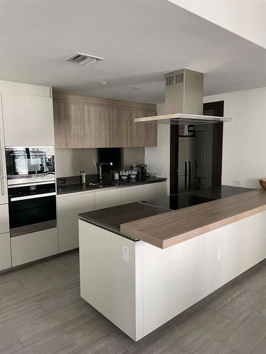 1000 Brickell Plaza #2809, Miami FL 33131