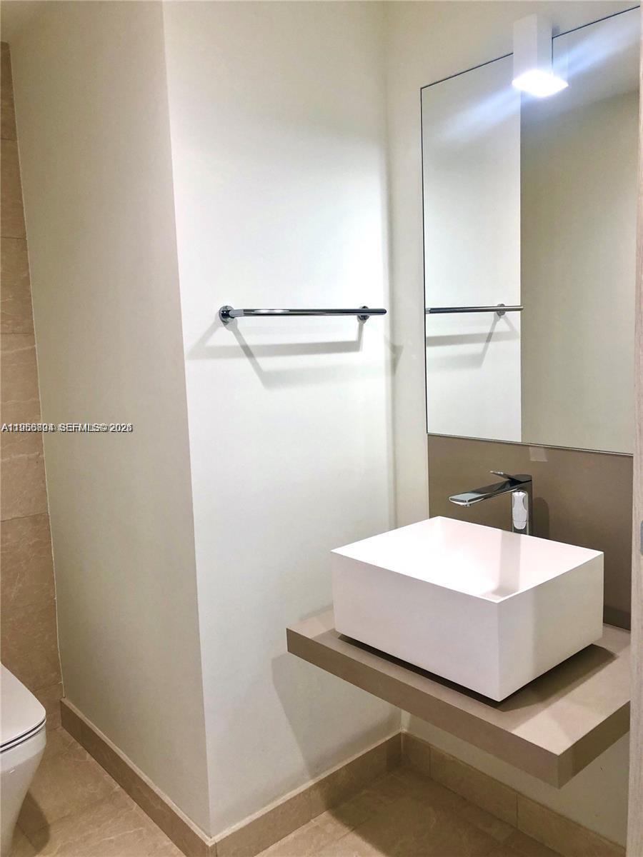 1000 Brickell Plaza #2414, Miami FL 33131