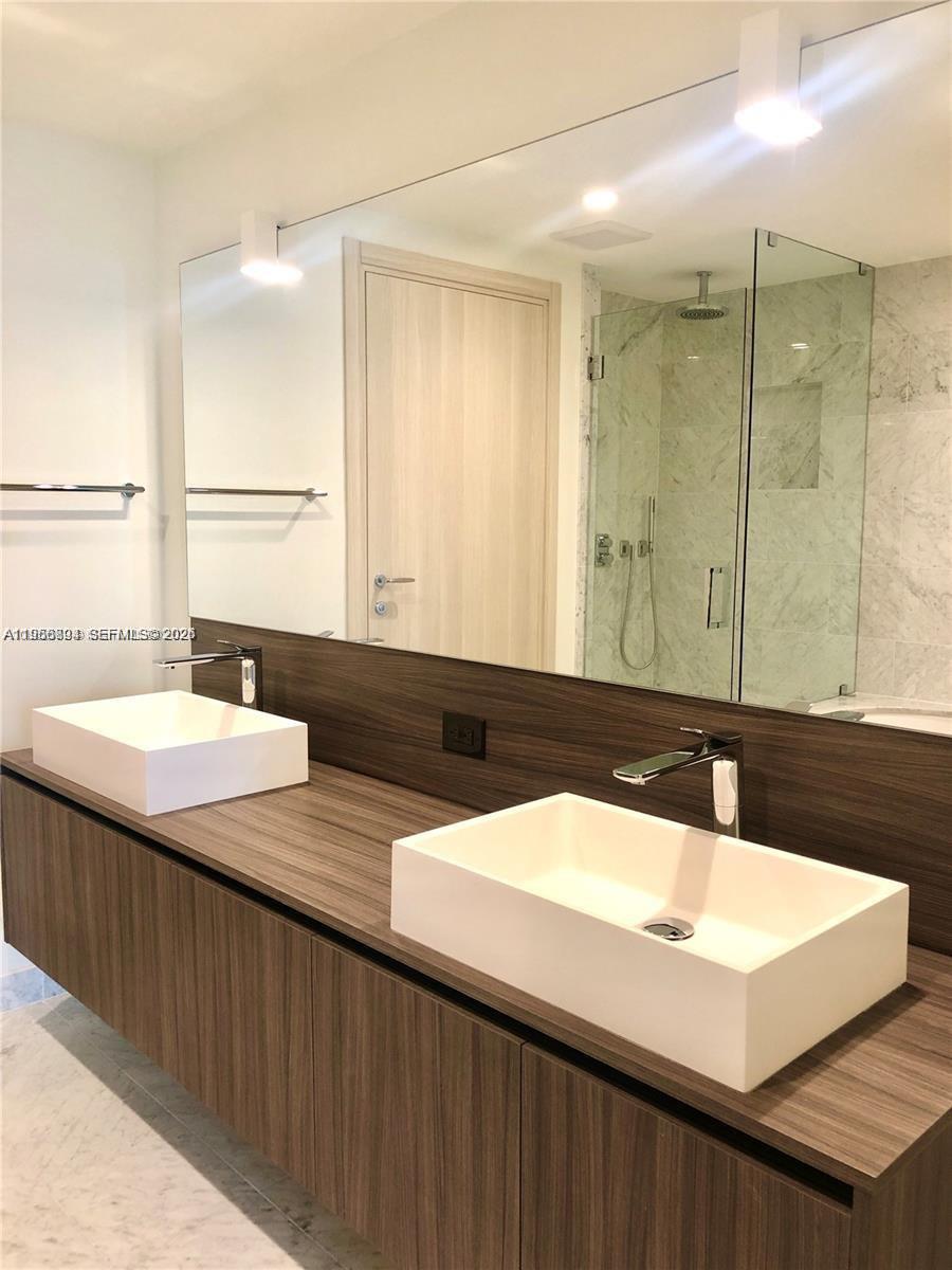 1000 Brickell Plaza #2414, Miami FL 33131
