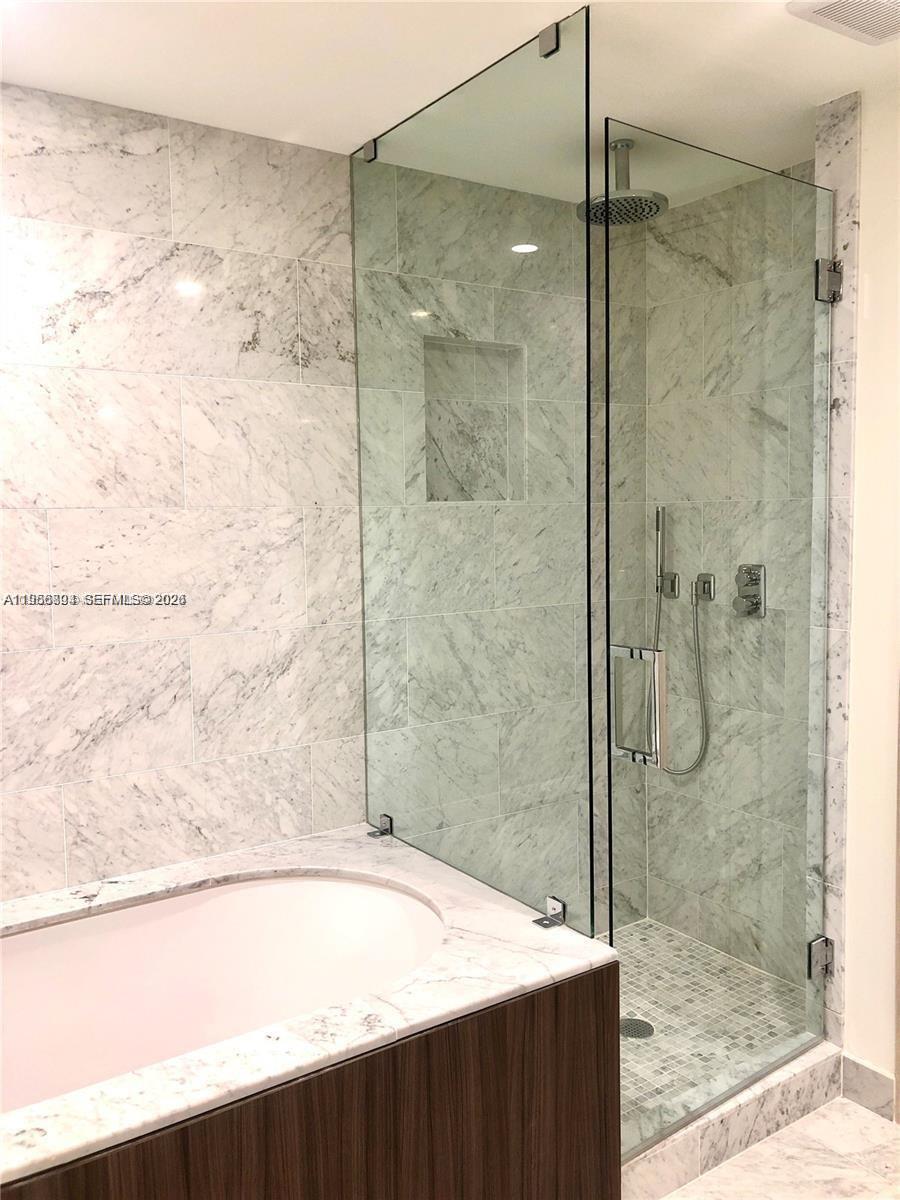 1000 Brickell Plaza #2414, Miami FL 33131