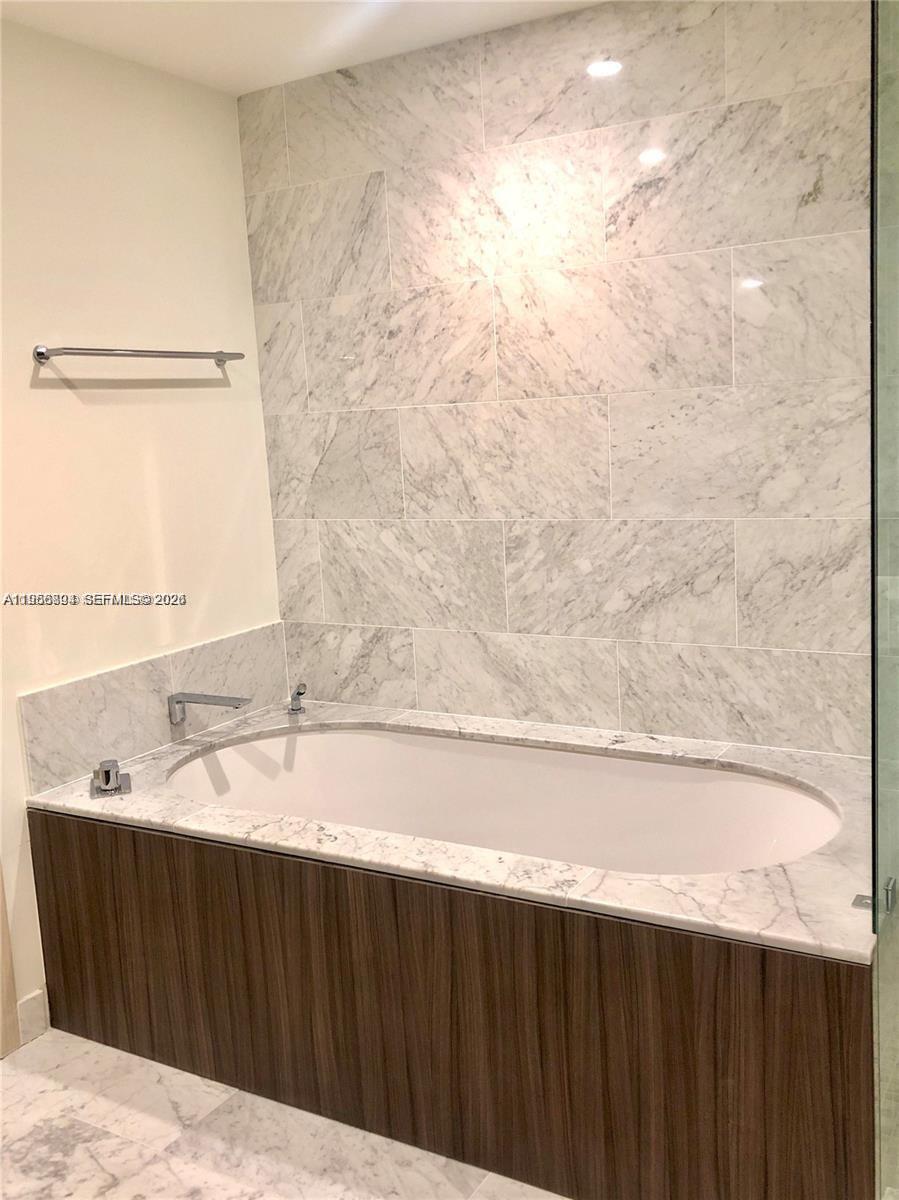 1000 Brickell Plaza #2414, Miami FL 33131