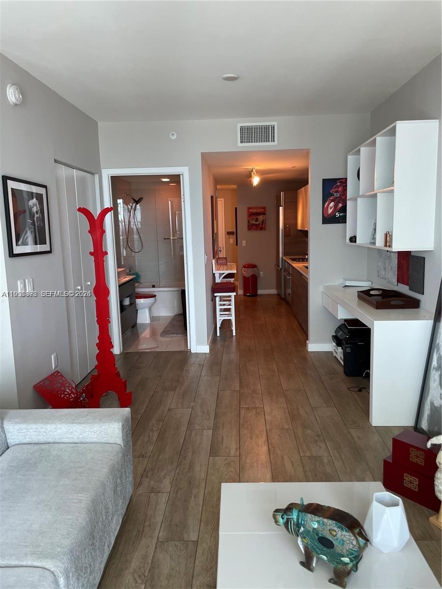 1100 S Miami Ave #2105, Miami FL 33130
