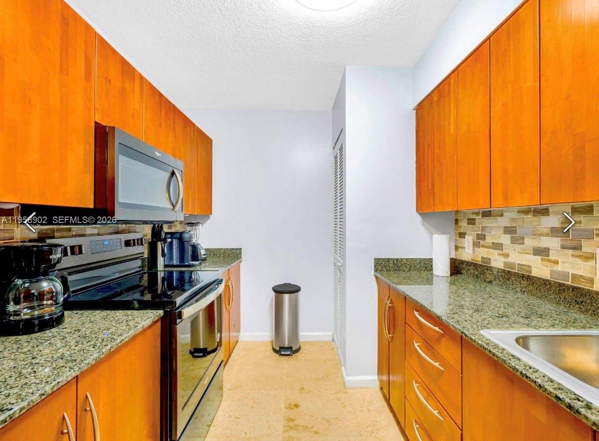 1200 Brickell Bay Dr #1509, Miami FL 33131