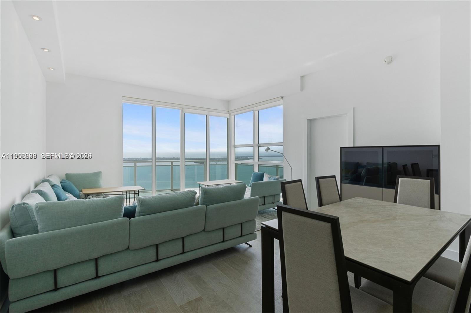 950 Brickell Bay Dr #4411, Miami FL 33131