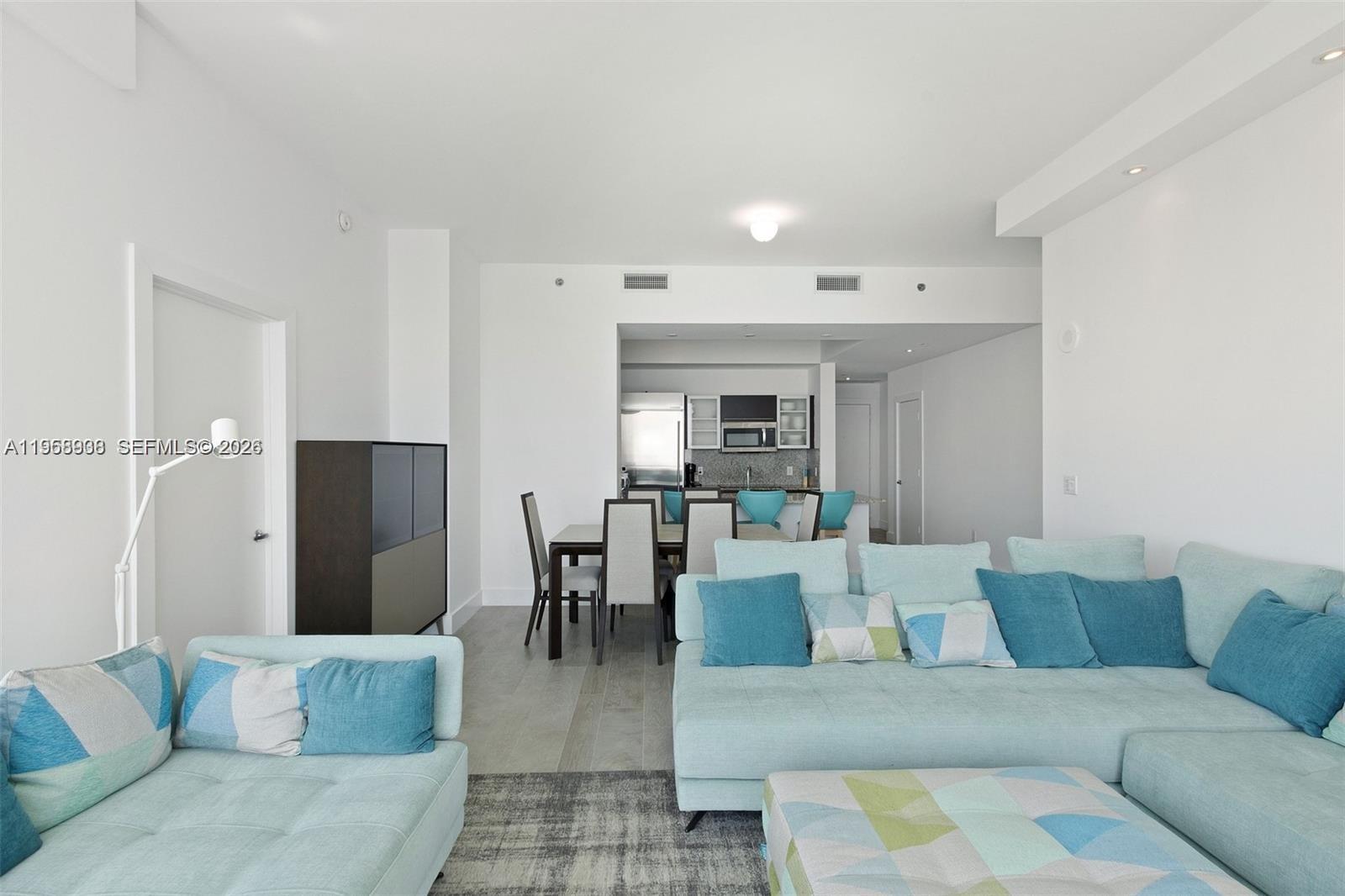 950 Brickell Bay Dr #4411, Miami FL 33131