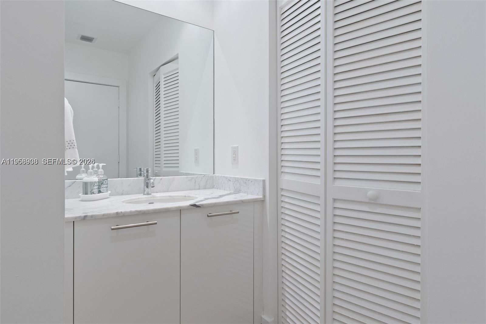 950 Brickell Bay Dr #4411, Miami FL 33131
