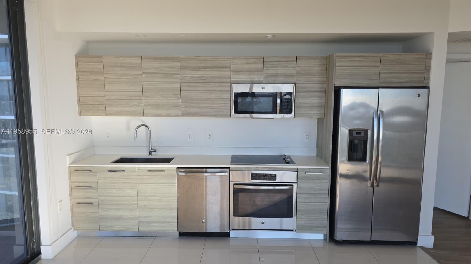 121 NE 34th St #2816, Miami FL 33137