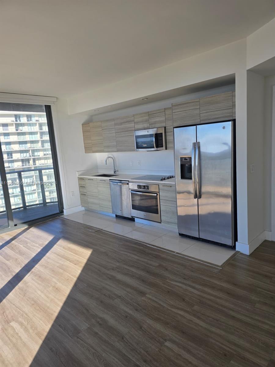 121 NE 34th St #2816, Miami FL 33137