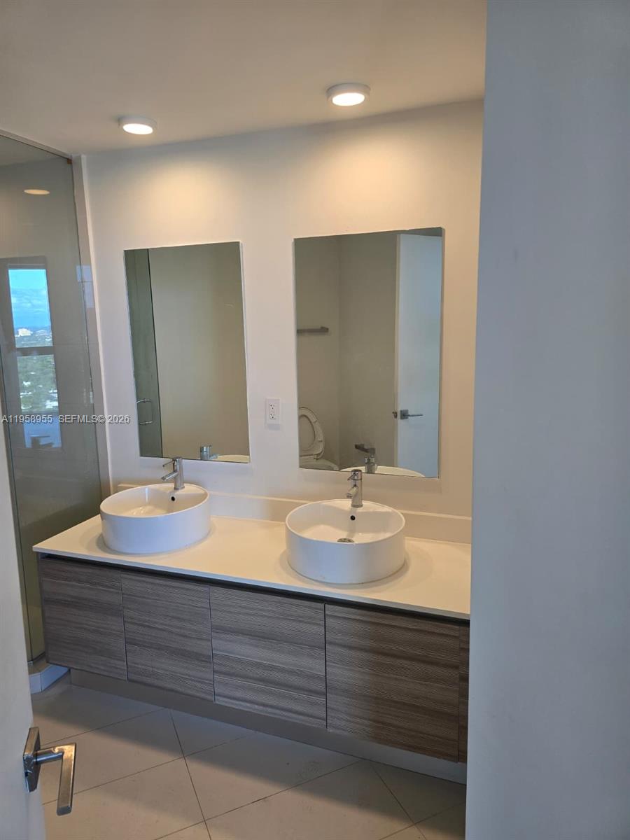 121 NE 34th St #2816, Miami FL 33137