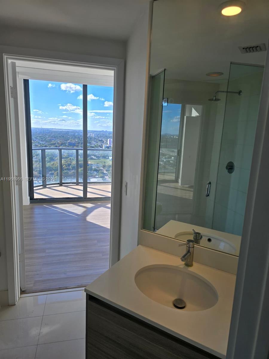 121 NE 34th St #2816, Miami FL 33137