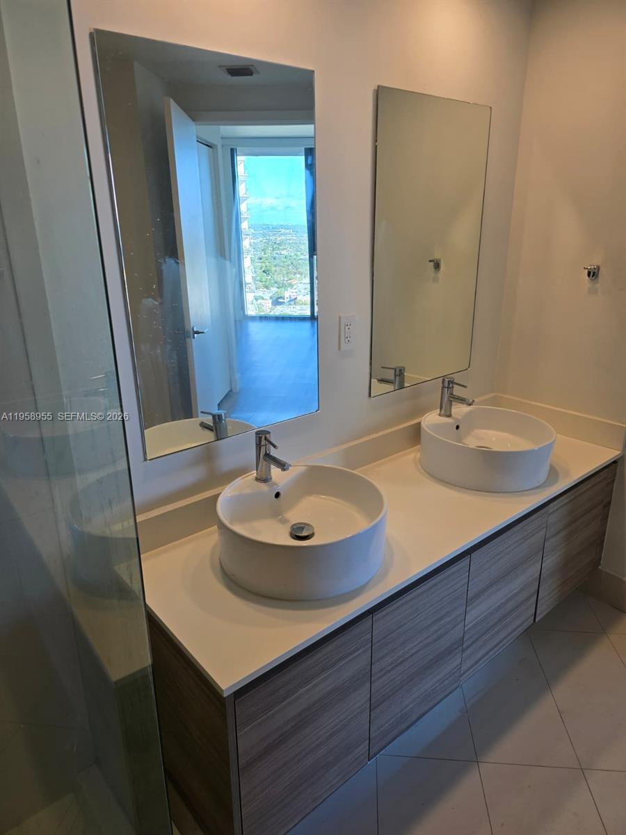 121 NE 34th St #2816, Miami FL 33137