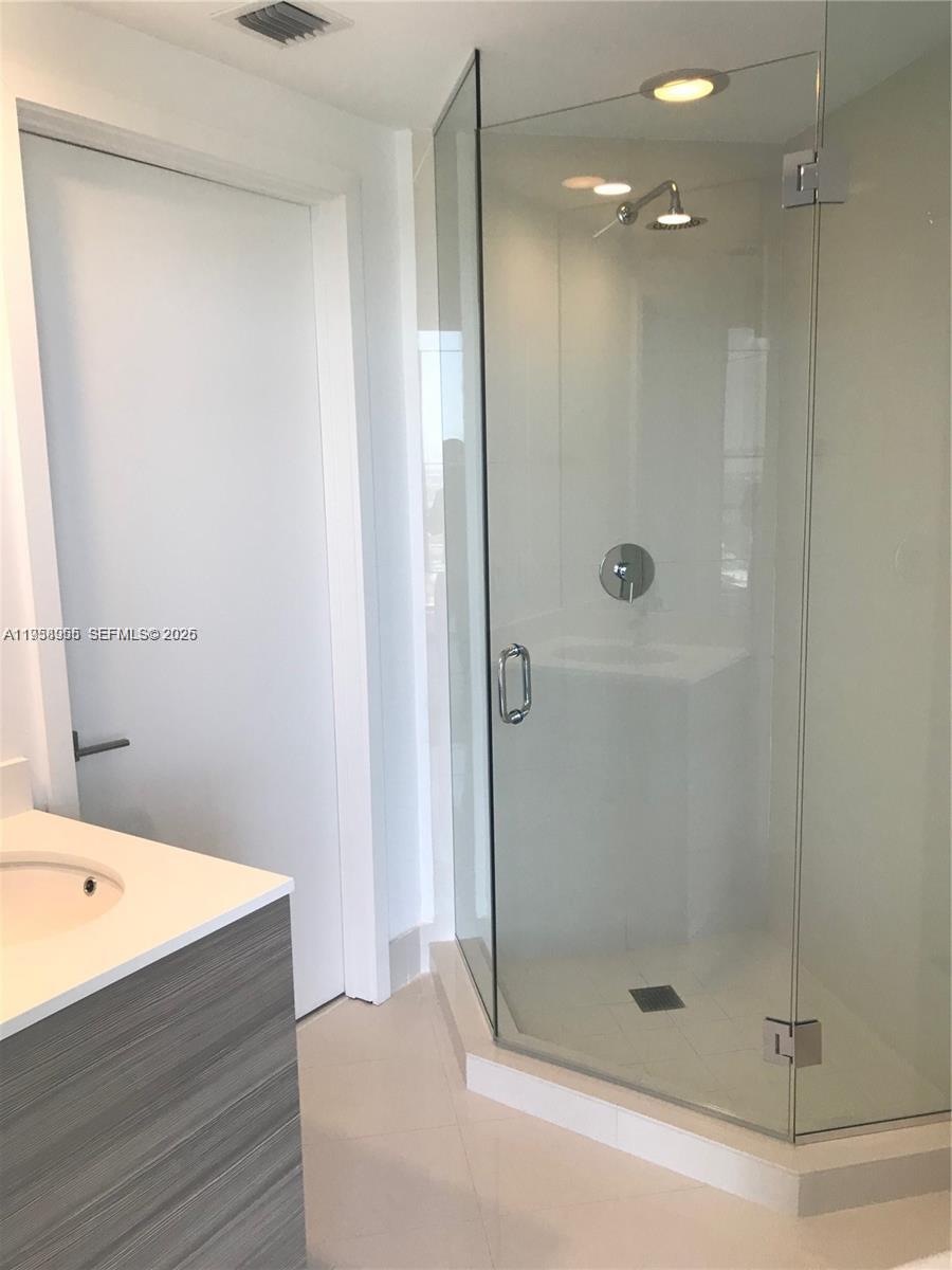 121 NE 34th St #2816, Miami FL 33137