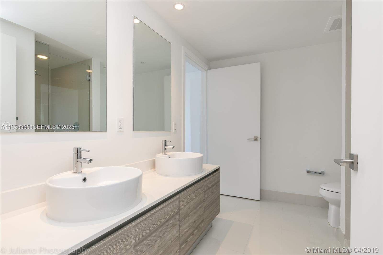 121 NE 34th St #2816, Miami FL 33137