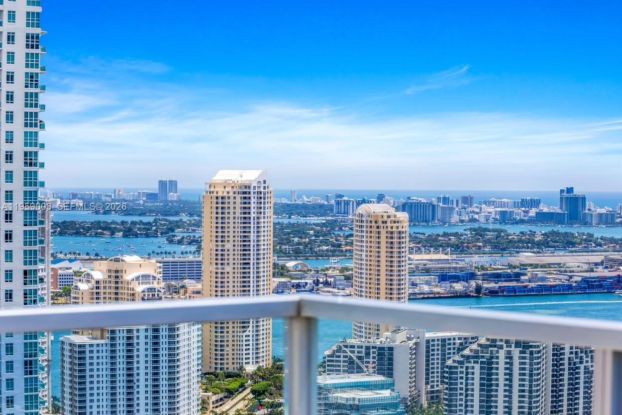 1060 Brickell Ave #4505, Miami FL 33131