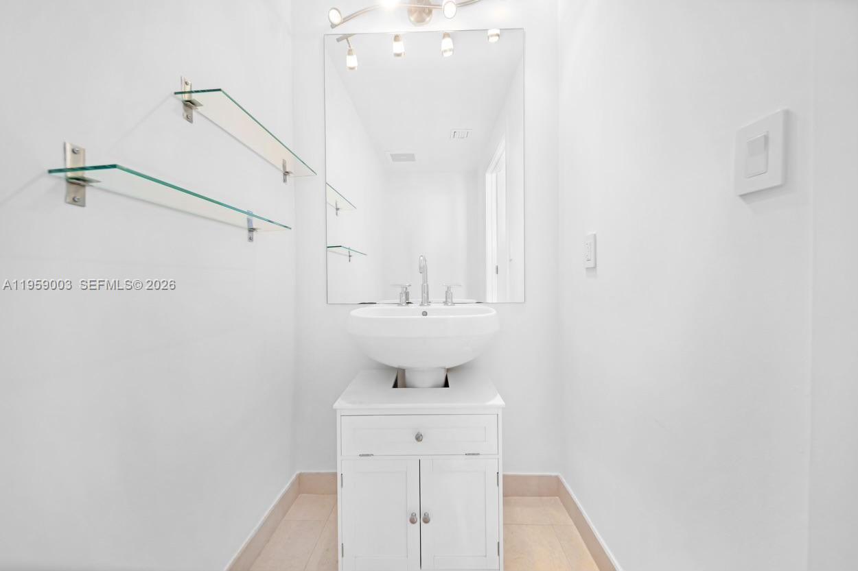 1060 Brickell Ave #4505, Miami FL 33131