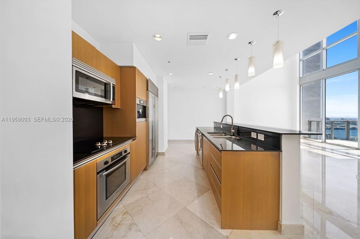 1060 Brickell Ave #4505, Miami FL 33131