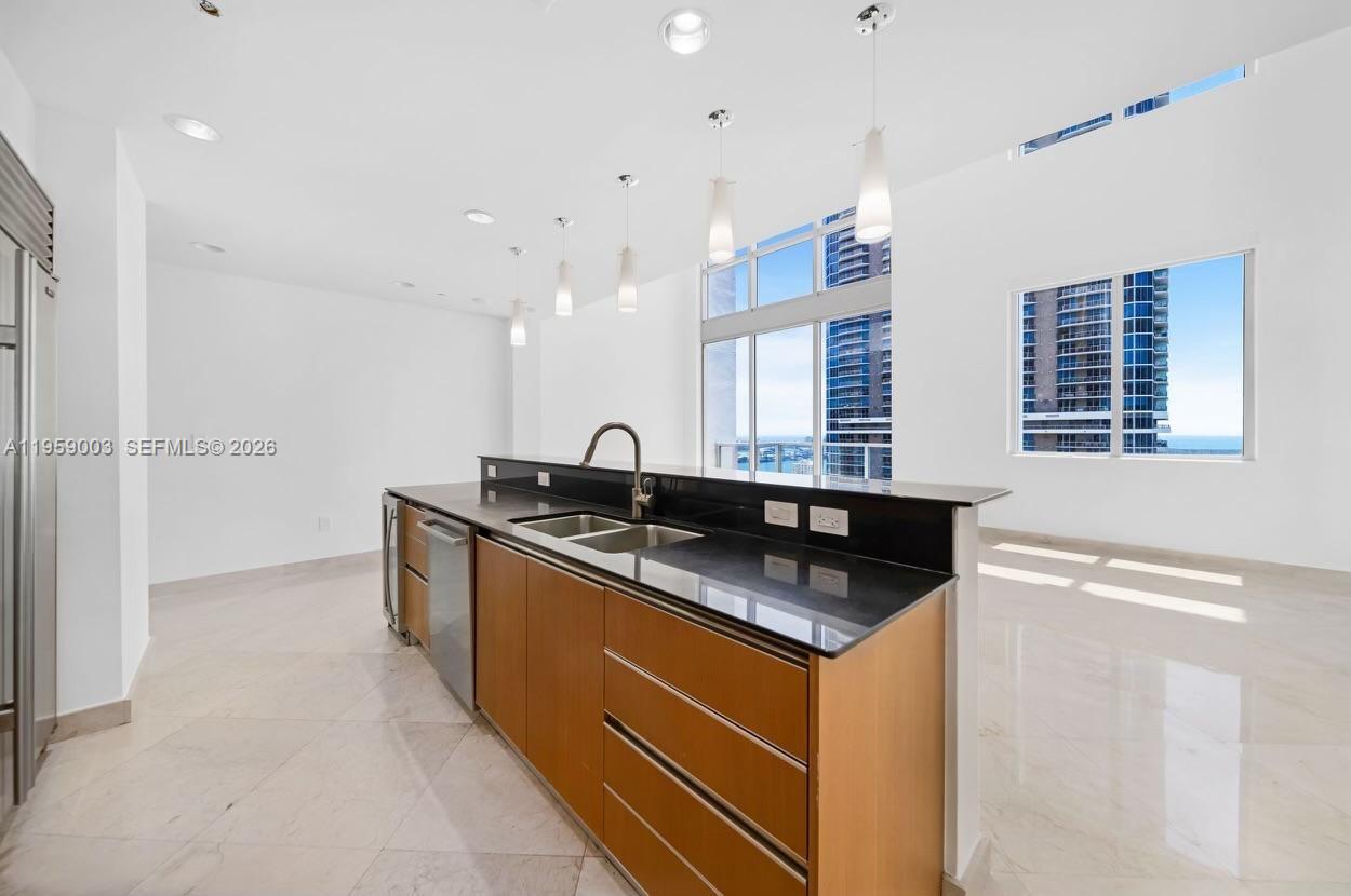 1060 Brickell Ave #4505, Miami FL 33131