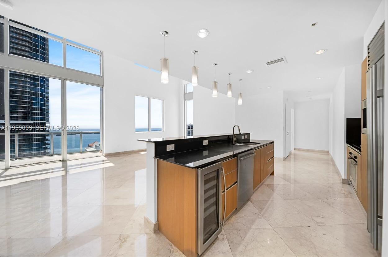 1060 Brickell Ave #4505, Miami FL 33131