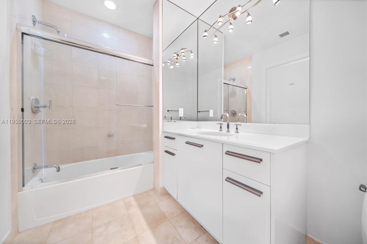 1060 Brickell Ave #4505, Miami FL 33131
