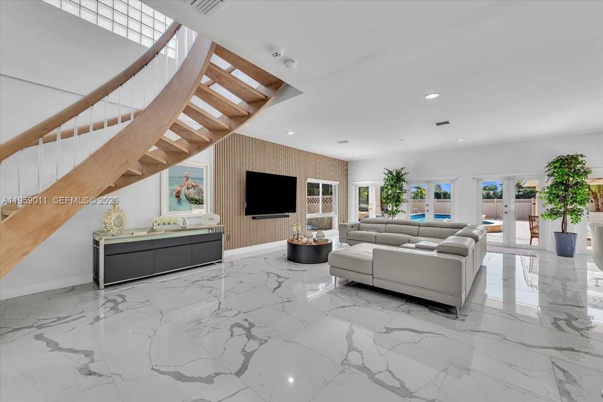 1700 Cleveland Rd, Miami Beach FL 33141