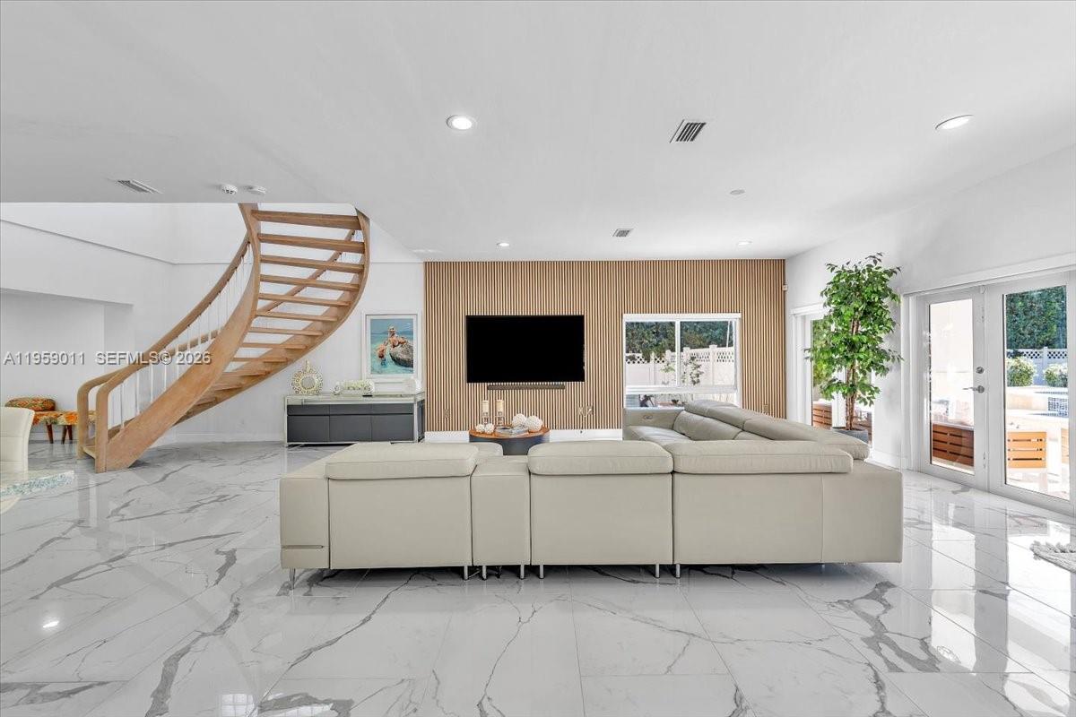 1700 Cleveland Rd, Miami Beach FL 33141