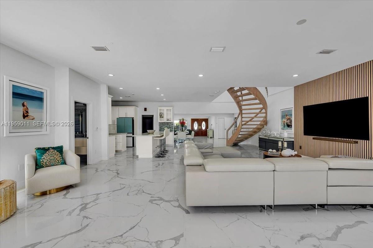 1700 Cleveland Rd, Miami Beach FL 33141