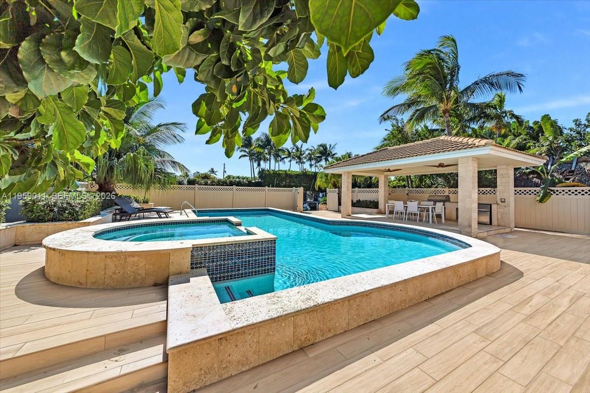 1700 Cleveland Rd, Miami Beach FL 33141