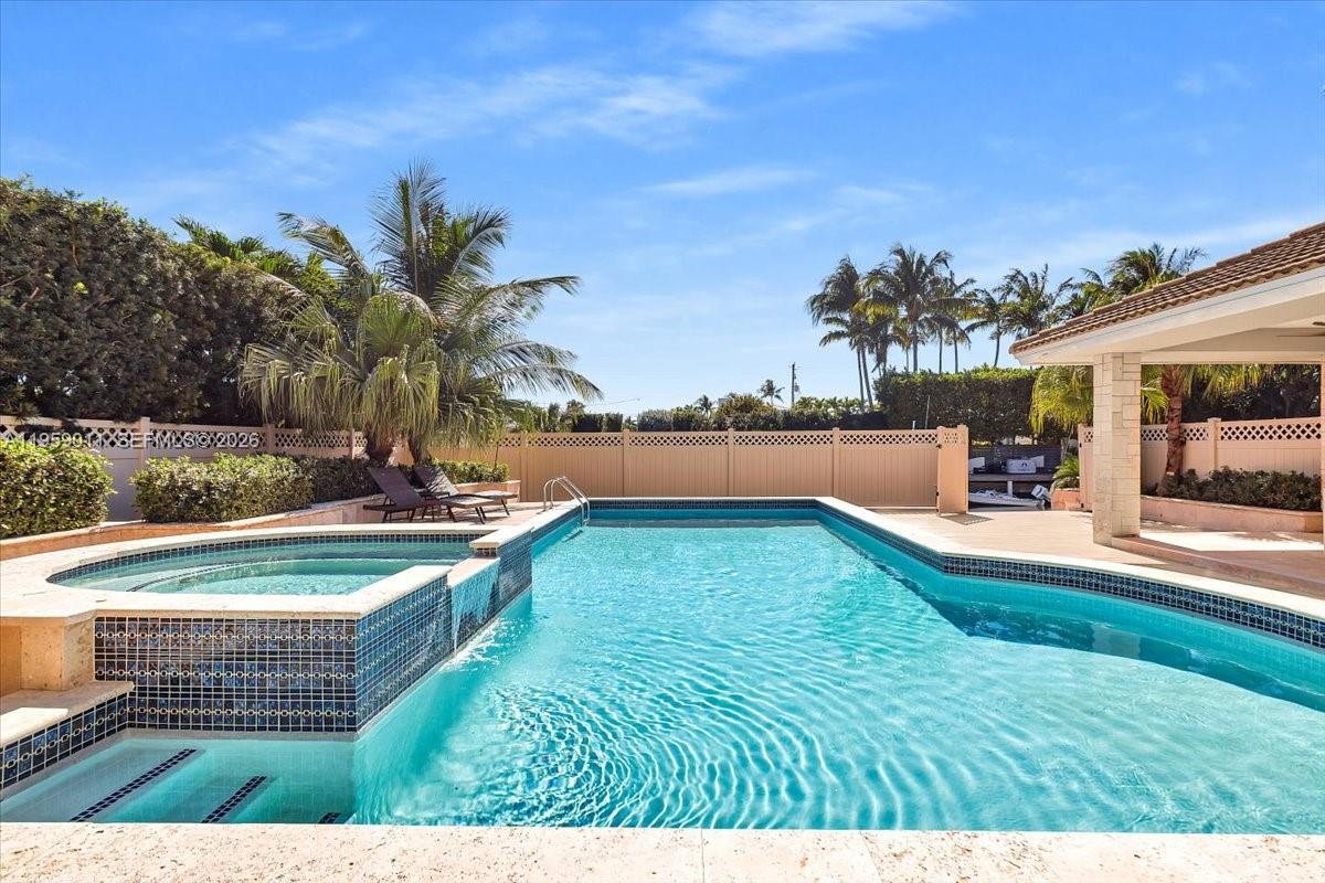 1700 Cleveland Rd, Miami Beach FL 33141