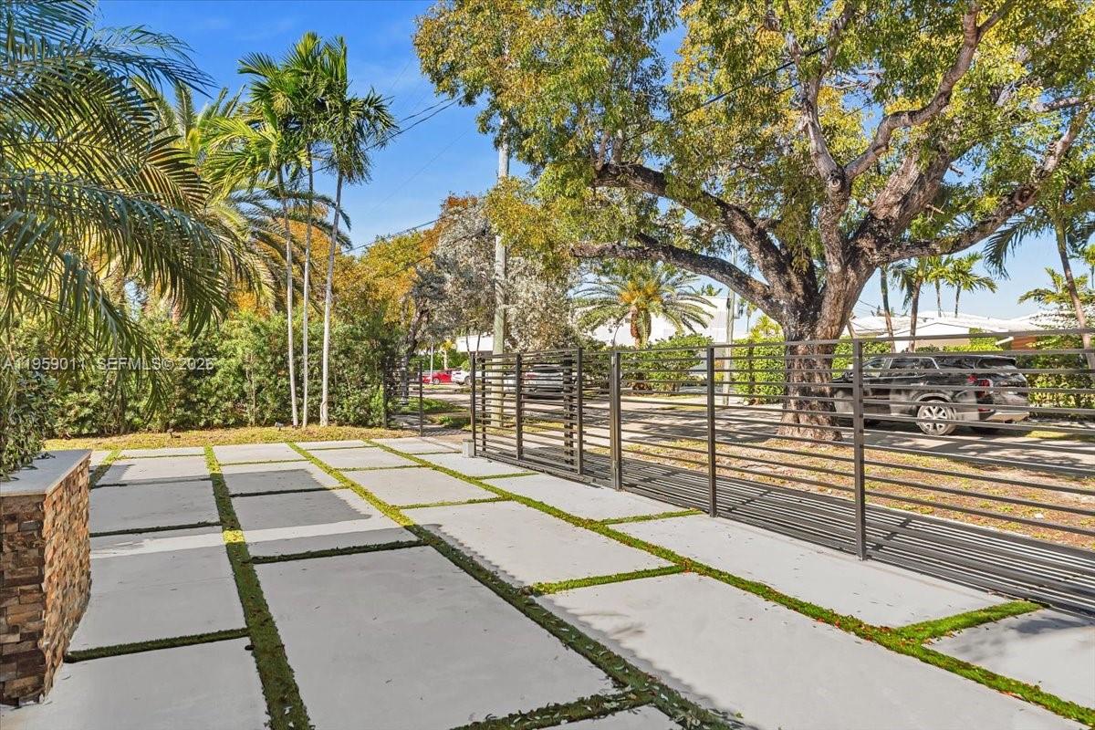 1700 Cleveland Rd, Miami Beach FL 33141