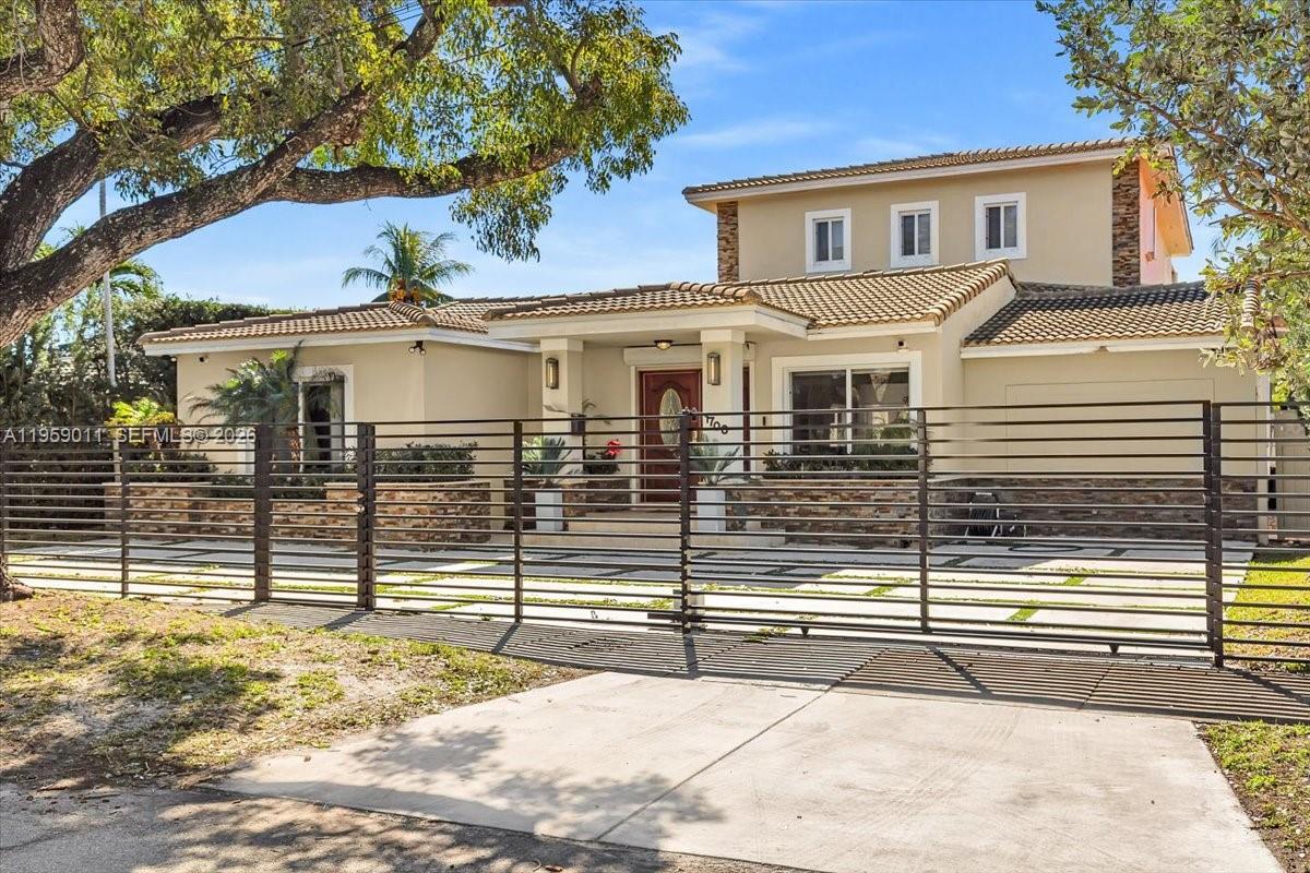 1700 Cleveland Rd, Miami Beach FL 33141