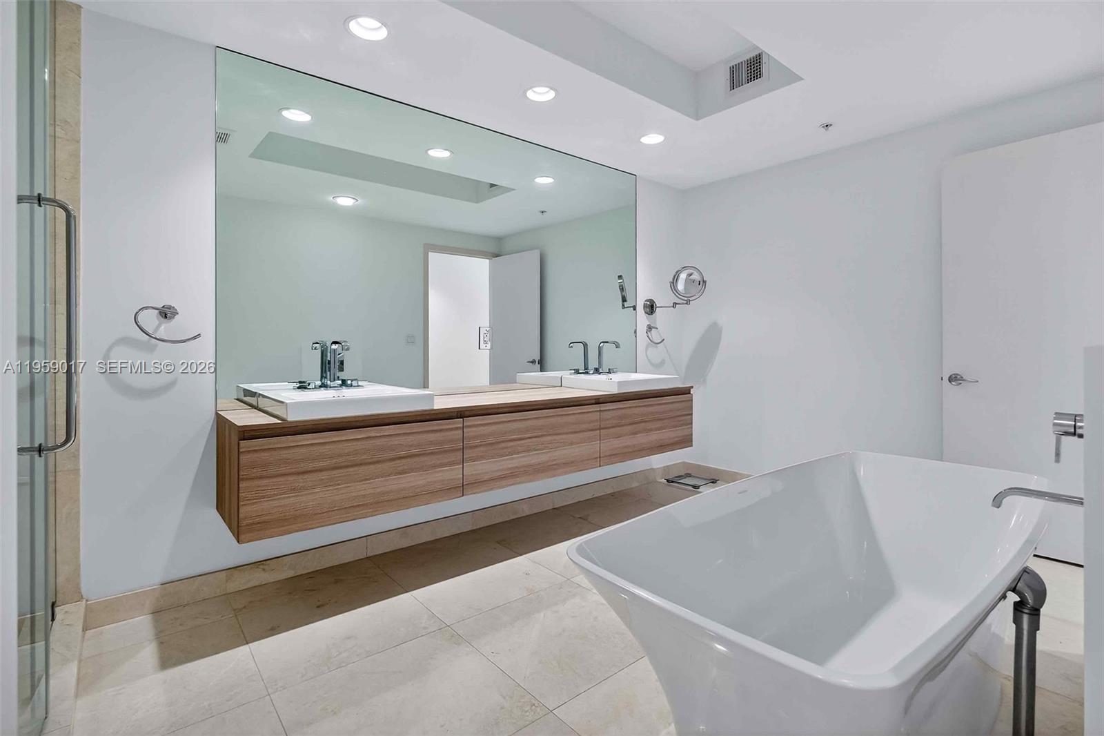 17111 Biscayne Blvd #706, North Miami Beach FL 33160
