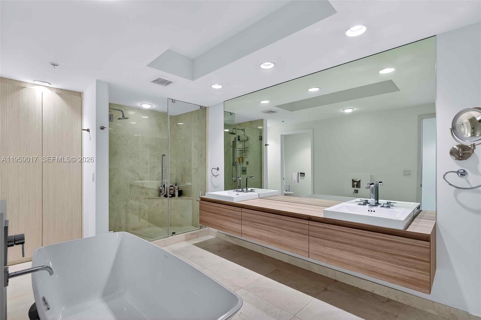 17111 Biscayne Blvd #706, North Miami Beach FL 33160