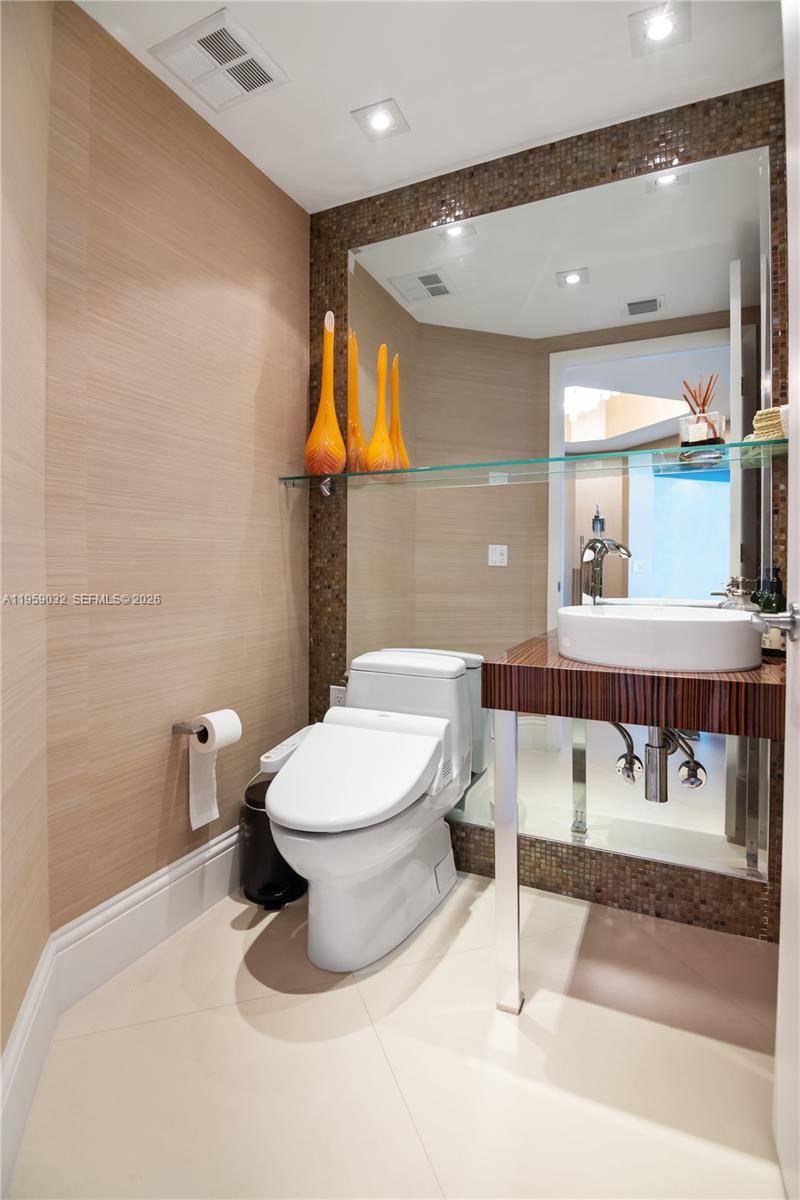 2711 S Ocean Dr #2205, Hollywood FL 33019