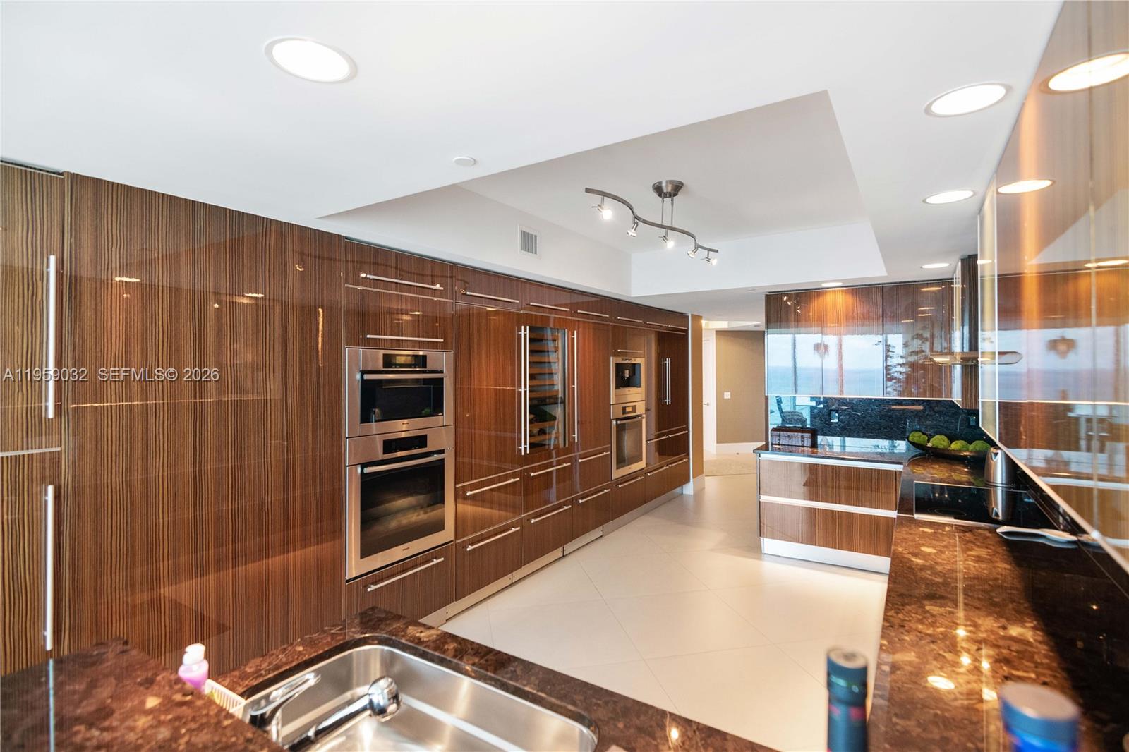 2711 S Ocean Dr #2205, Hollywood FL 33019