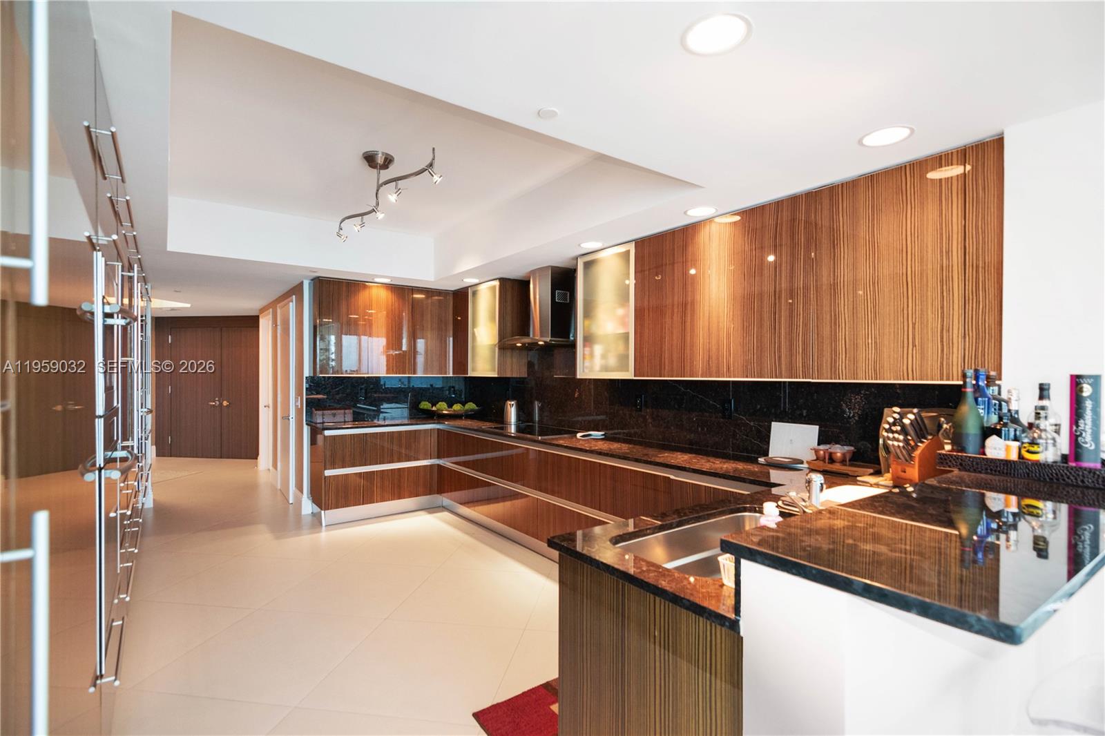 2711 S Ocean Dr #2205, Hollywood FL 33019